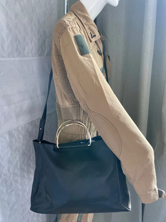 Sac noir anse doré - Très bon état - photo numéro 2