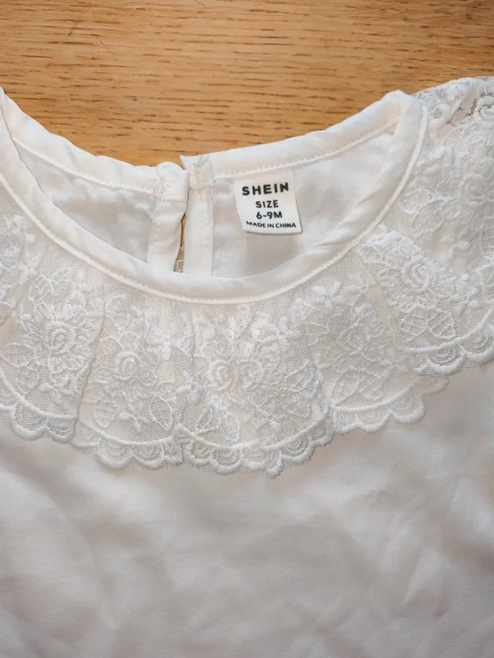 T-shirt dentelle neuf sans étiquette fille 6 9 mois - photo numéro 2