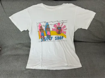 Tee-shirt vintage années 80 “Karibik Surf Shop”