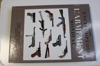 Livre l'encyclopédie de l'armement mondial tome 1