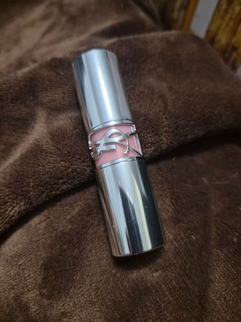 Rouge à lèvres Loveshine 44 nude lavallière de Yves Saint Laurent 