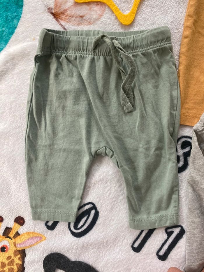 Lot de 3 pantalons 1 mois - photo numéro 3