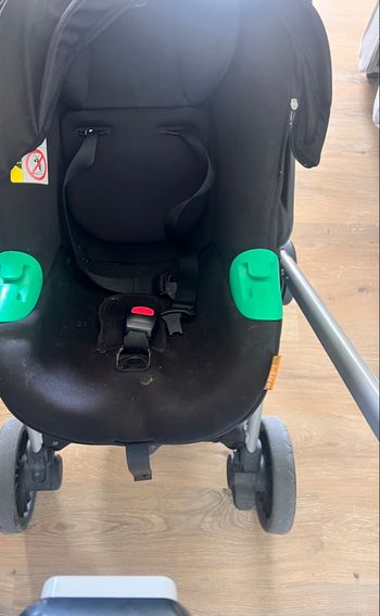 Ensemble complet 3 en 1 et réglable poussette chicco de 0 à 3 ans avec siège auto 
