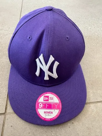Casquette violette New era, taille unique, très bon état