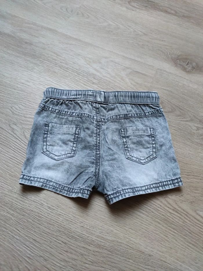 Short 9 mois neuf - photo numéro 2