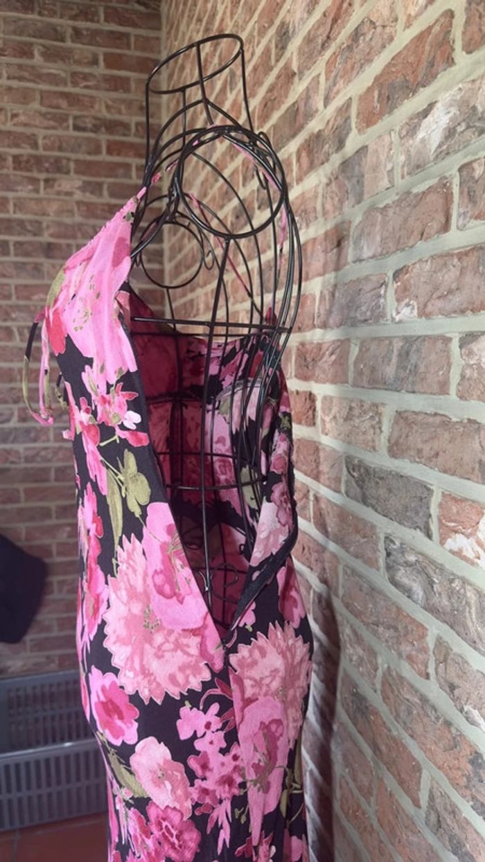 Robe noire à fleurs roses asymétrique - photo numéro 11