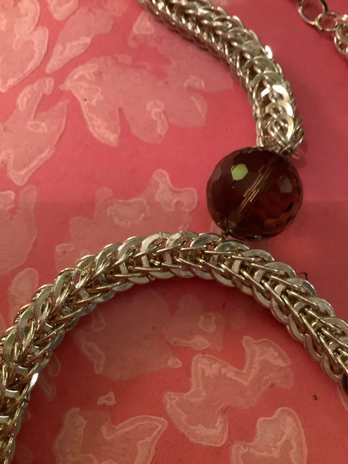 Collier de créateur en anneaux de métal argenté tressé et perles de quartz fumé à facettes - photo numéro 3