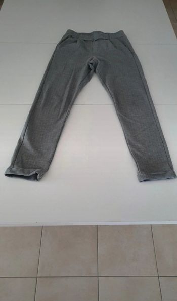 Pantalon gris rayé en 10 ans