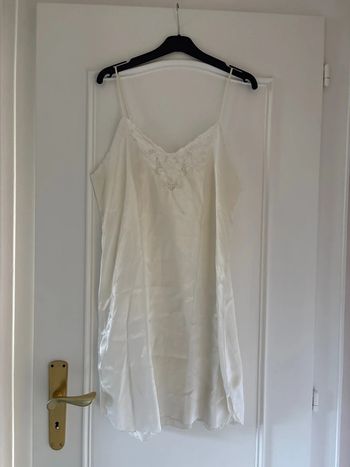 robe de nuit couleur crème
