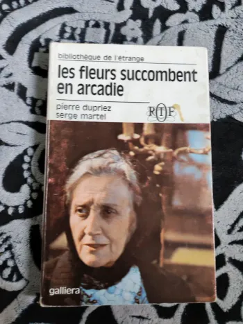 Les fleurs succombent en Arcadie, bibliothèque de l'étrange