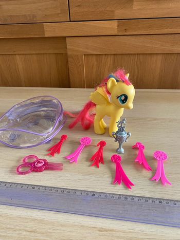 Mon petit poney little pony fluttershy jaune hasbro