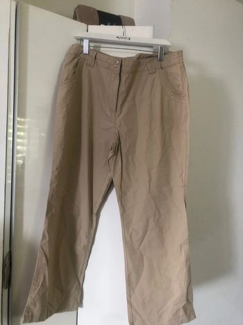 Pantalon à jambes larges léger . Taille 44