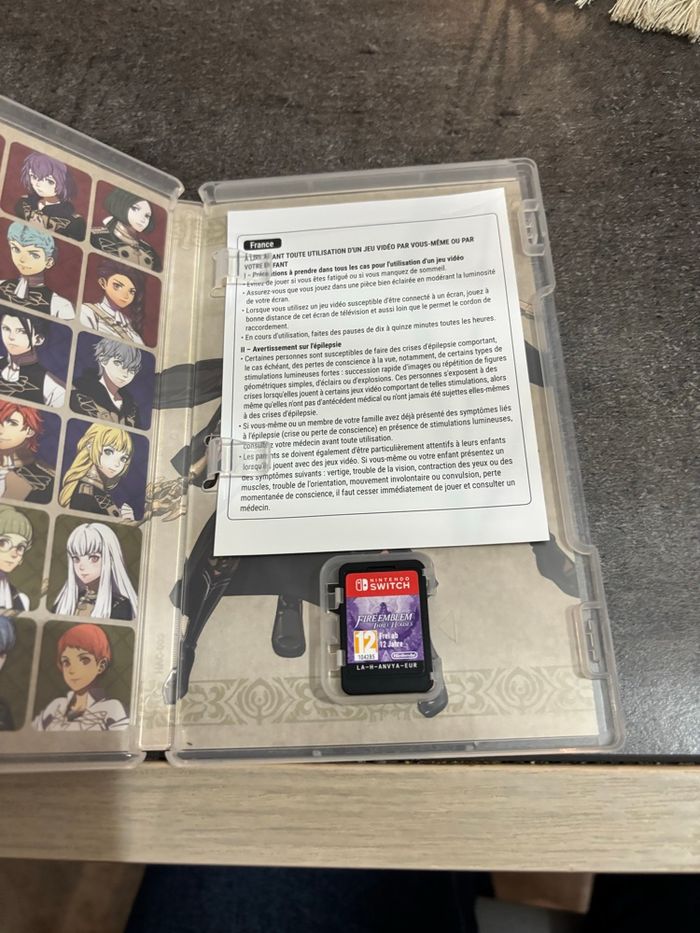 Jeux Switch « Fire emblem three houses » - photo numéro 2