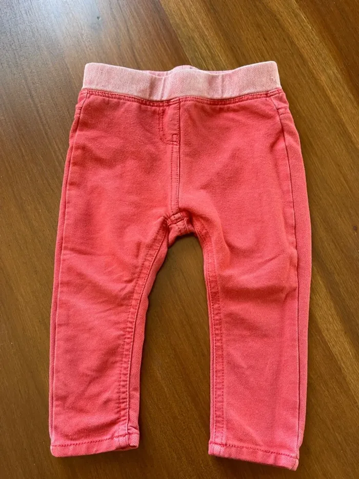 Lot de 5 jeans taille 18 mois très bon état - photo numéro 14