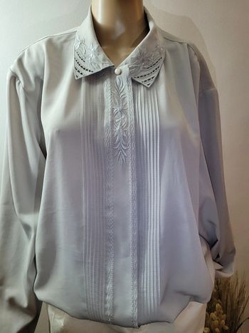 Chemise blouse grise satiné et brodé