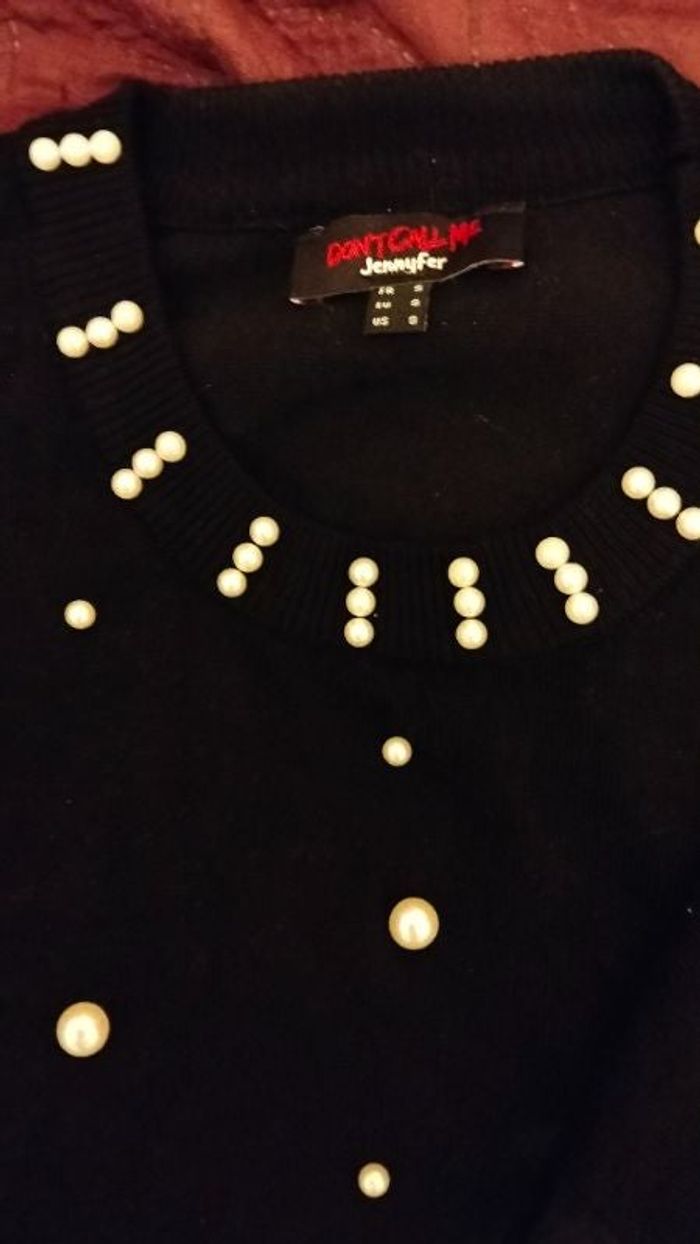 Robe pull noir Jennyfer avec perles blanches