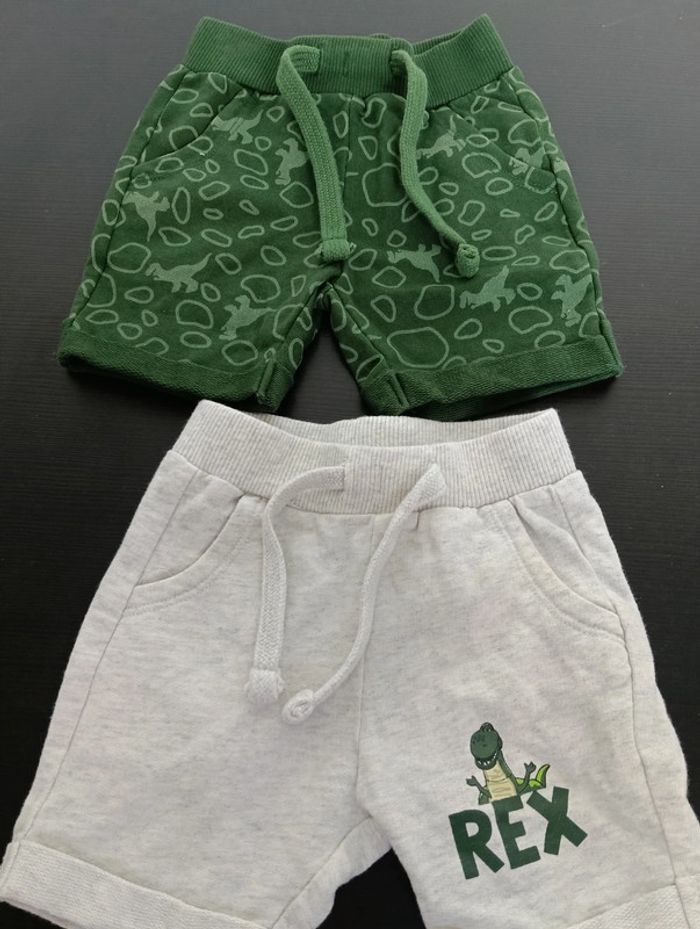 Lot 2 shorts toys story Disney 3 mois