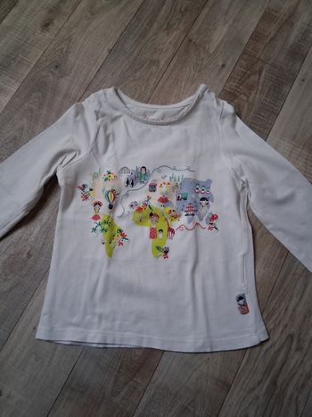 T-shirt fille manches longues blanc à motifs brodés 5 ans
