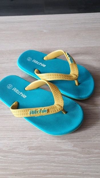 claquettes bleu turquoise et jaune Ritchie