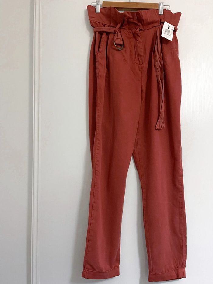 Pantalon neuf avec etiquette Camaieu, ceinture dorée - photo numéro 5