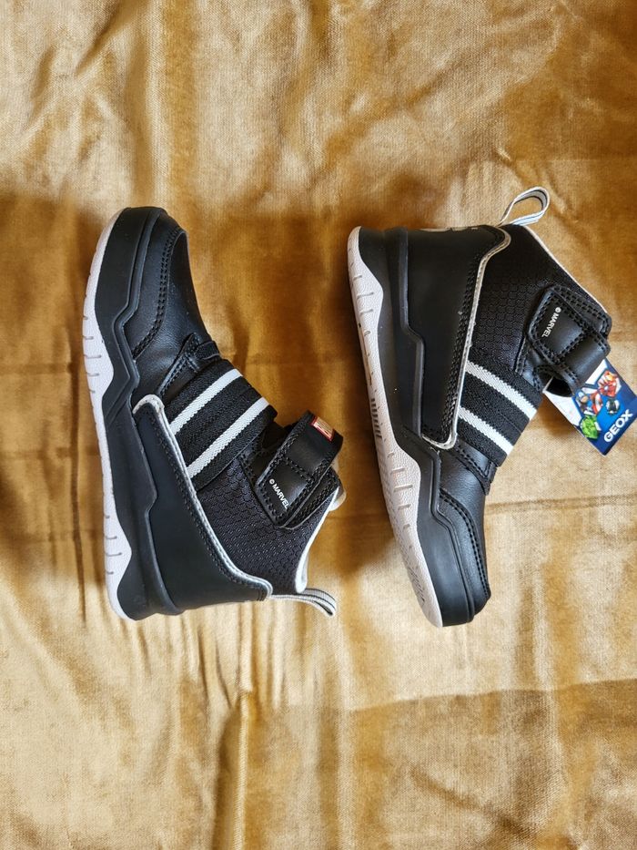 Baskets Black Panther Geox X Marvel  t30 Neuves - photo numéro 5