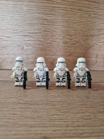 Figurines type lego 4 stormtroopers avec Jetpack star wars