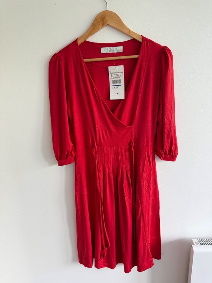Robe fluide rouge Zara taille 40 L neuf avec étiquette - photo numéro 2