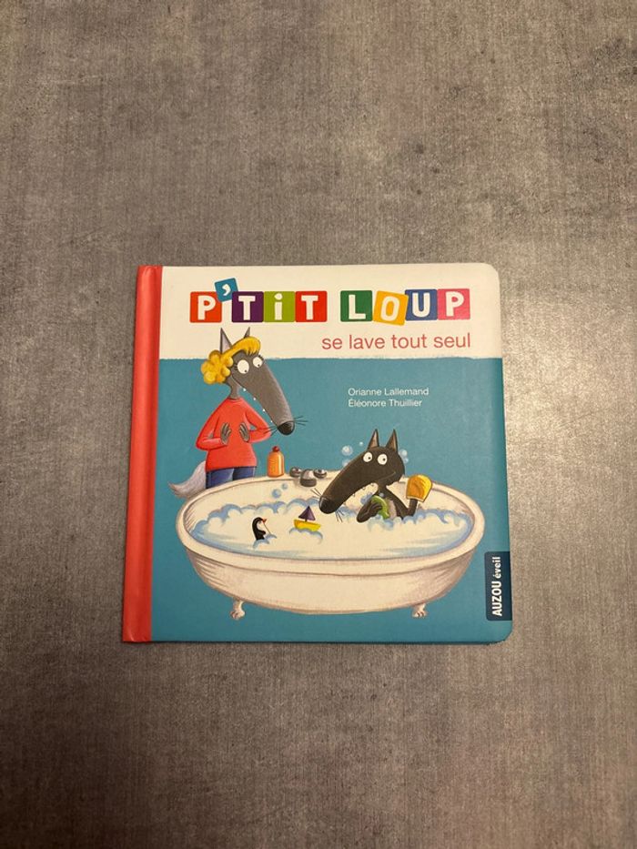 Livre, petit loup se lave tout seul