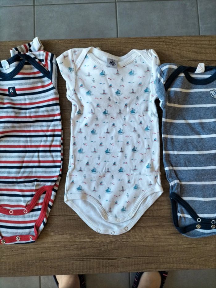 Lot de 4 body petit bateau et bout de chou 9 mois - photo numéro 3