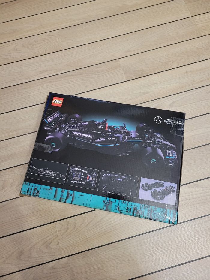 LEGO Technic - Mercedes-AMG F1 W14 E Performance - photo numéro 2