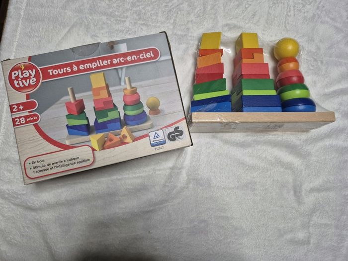 Jouet en bois neuf tour a empiler arc en ciel sous blister