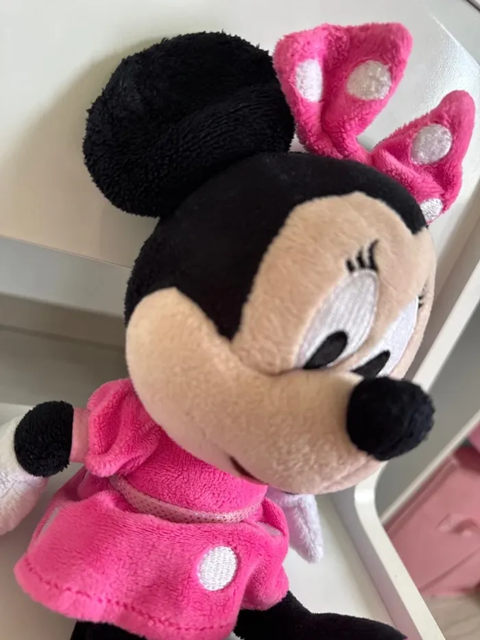 🧸 peluche Disney Minnie - rose et noir - très bon état - laver et désinfecter - photo numéro 11
