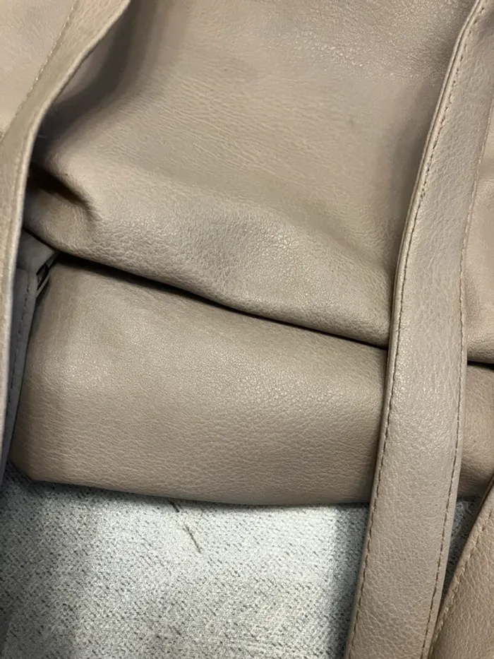 Sac à dos Atmosphere beige en simili cuir – tendance et fonctionnel - photo numéro 7