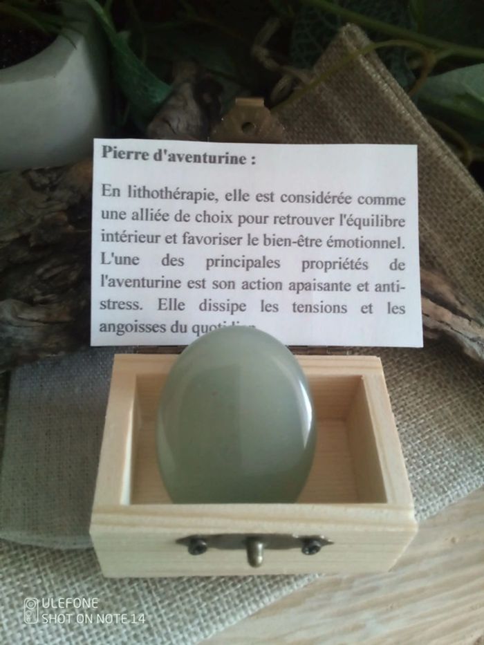 Lot Pierre d'aventurine et coffre en bois + explications