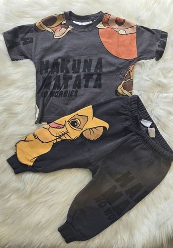 NEUF(non portés) 😍🥰superbe ensemble teeshirt mc et pantalon molleton 18 mois 86cm (le roi lion)  Garçon💙💙🤩😍