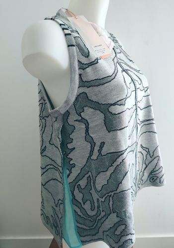 Pull asymétrique sans manches gris motif abstrait Coupe fluide Chic & moderne Neuf avec étiquette
