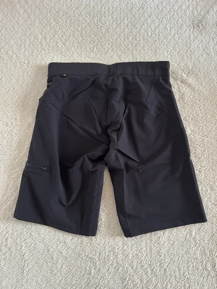 Short IXS - photo numéro 2