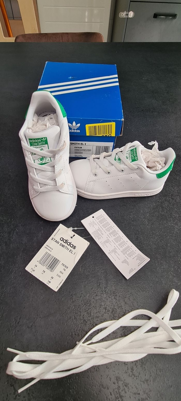Baskets adidas Stan Smith blanche et verte pointure 24