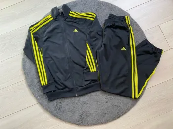 Ensemble Adidas noir & jaune Taille 14 ans (convient  XS) Authentique