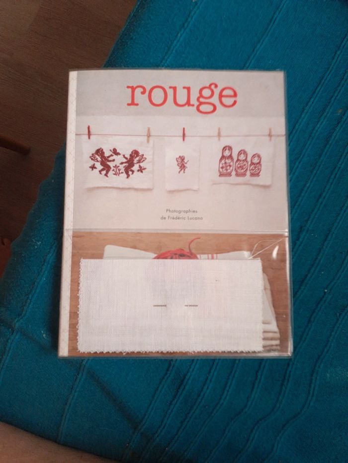Rouge au point de croix