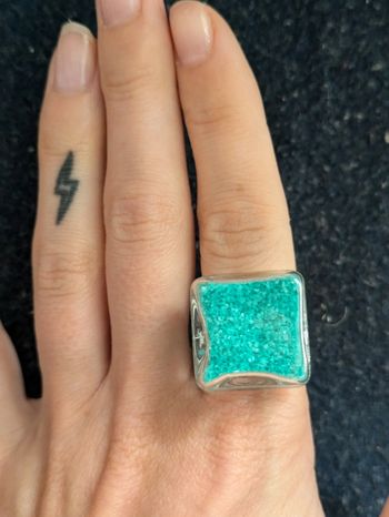 Bague carrée en verre style pylônes