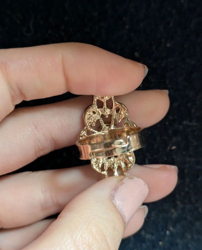 Bague fantaisie avec des strass - photo numéro 3