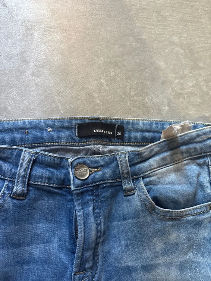 Jean troué 36 - photo numéro 2
