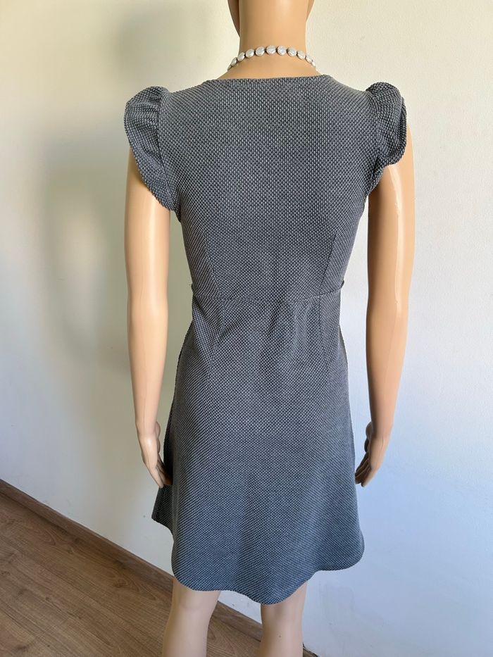 Robe grise à manches courtes Naf Naf taille 36 jamais portée - photo numéro 5