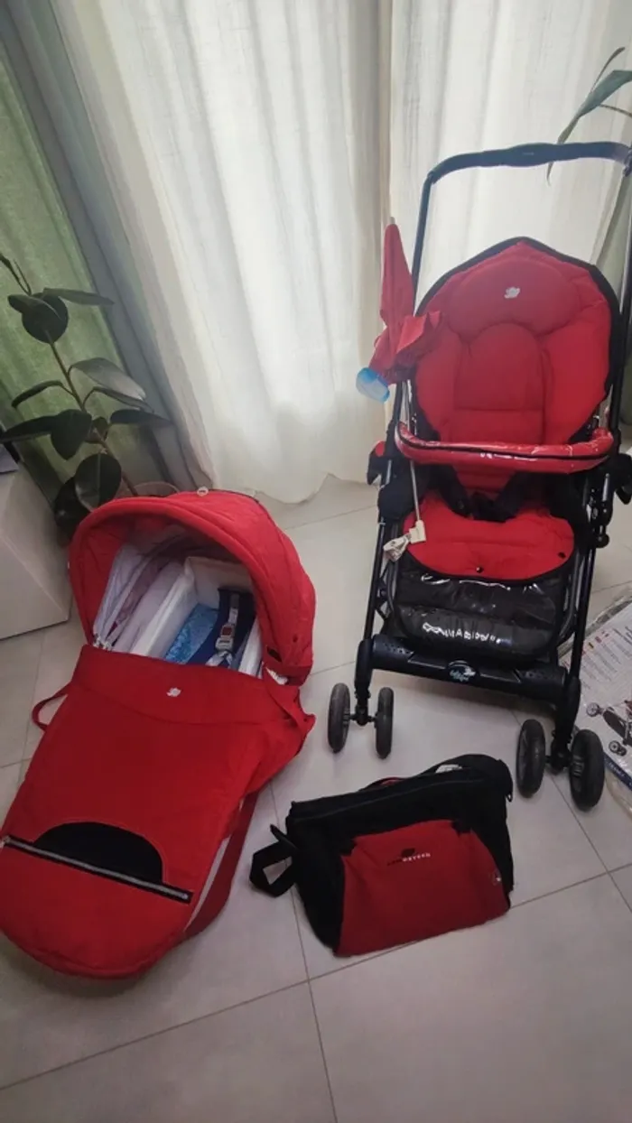 Poussette et Nacelle / Bébé Confort / rouge