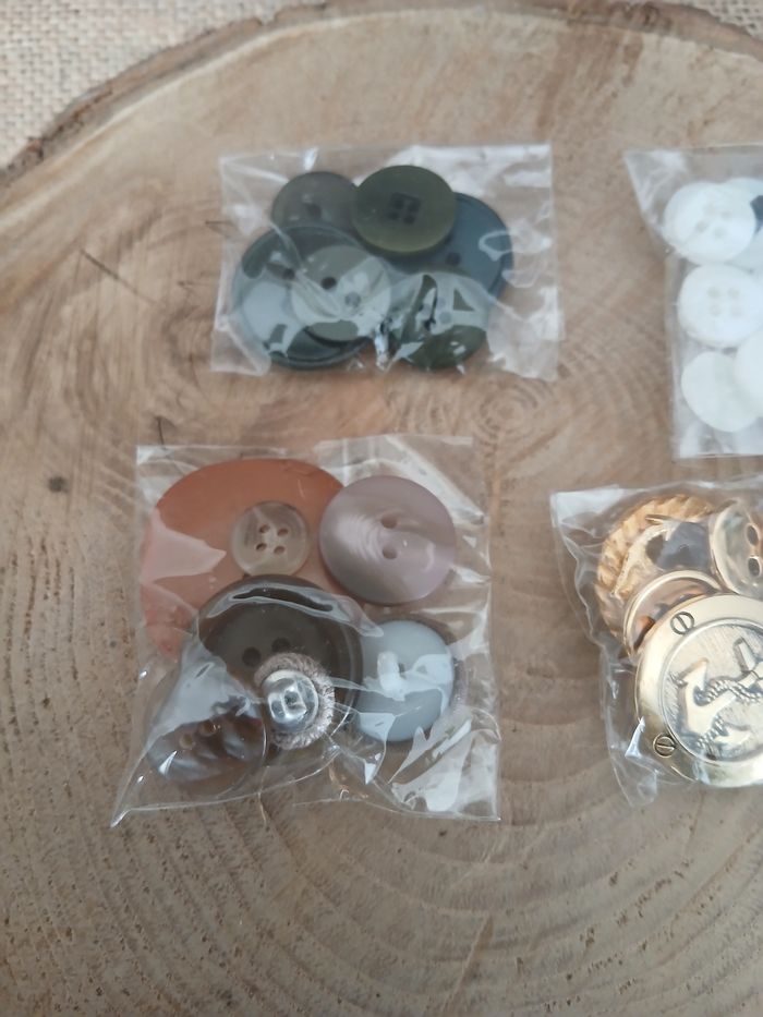 Lot de 4 sachets de boutons - photo numéro 3