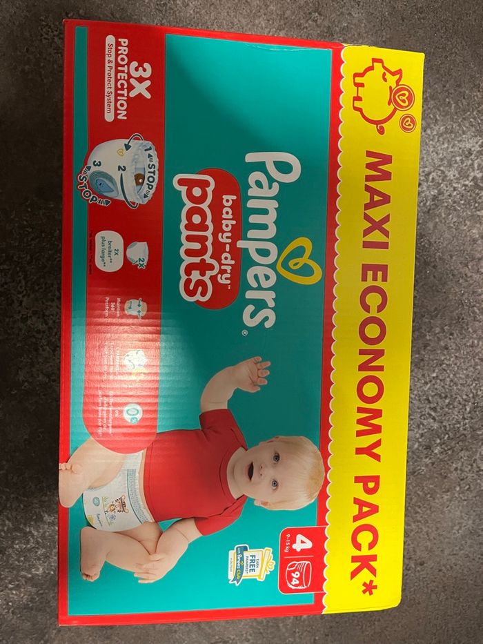 Pampers couche taille 4 pants lot de 94 neut