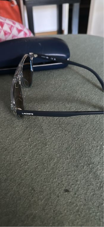 Lunettes de soleil Lacoste 