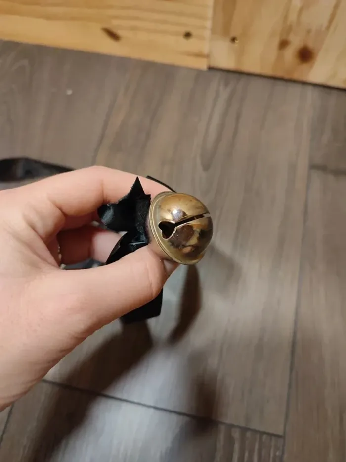 Collier clochette grelot coeur très bon état - photo numéro 2