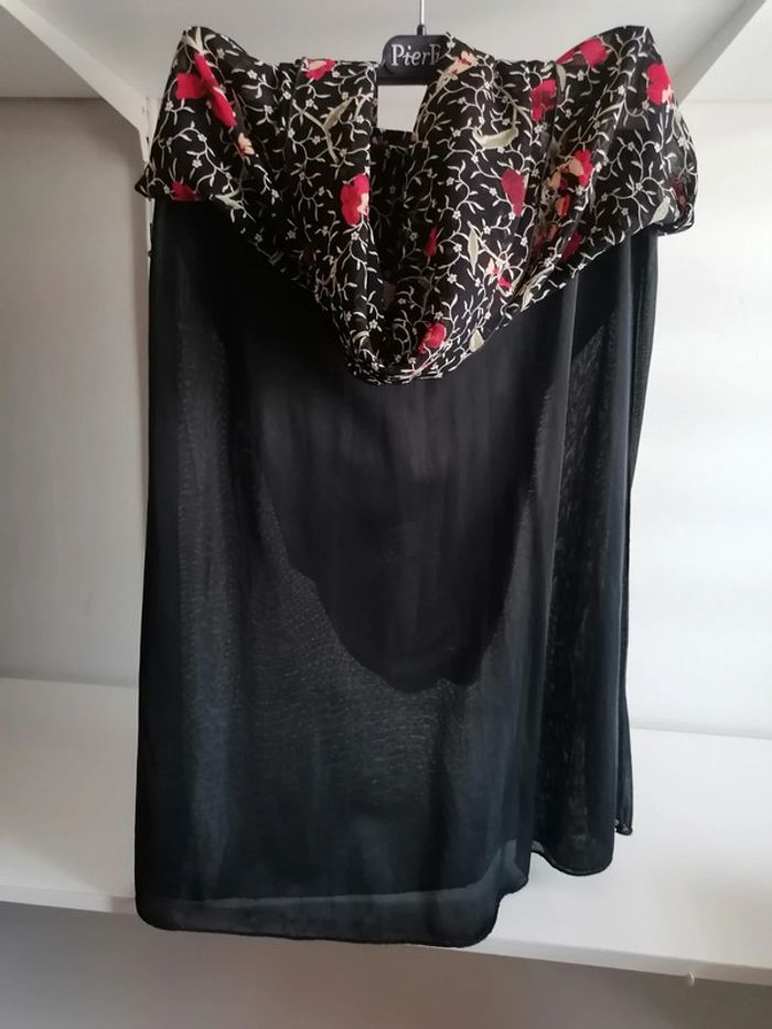 Jupe noire fleurie T6 - photo numéro 3